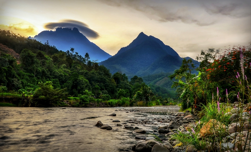 Borneo Landscape | Borneo Group Tour | Erne Travel 